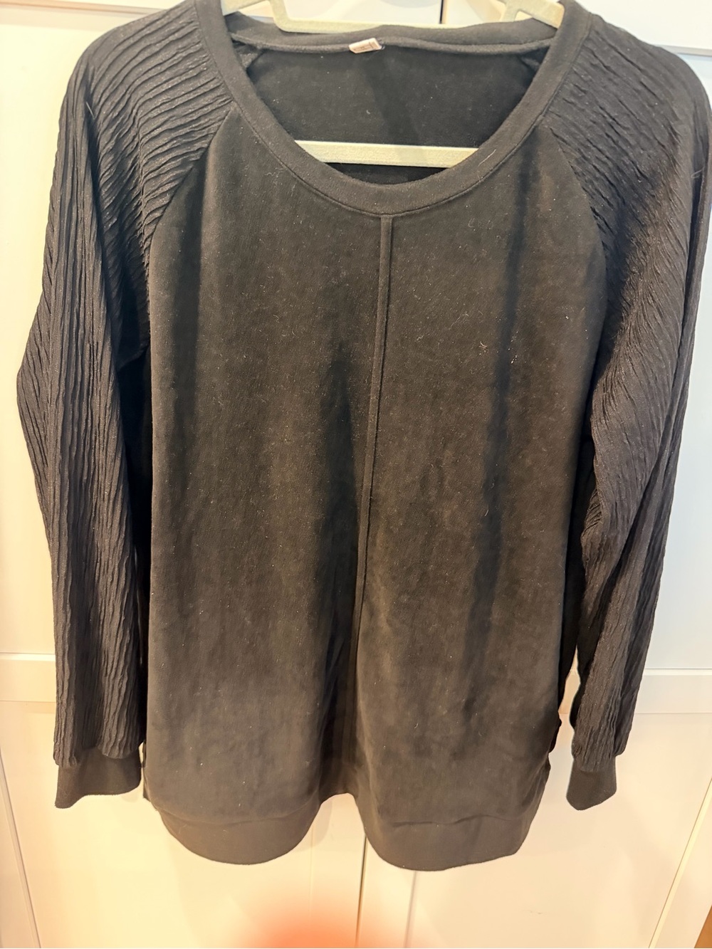 ✨ 3 for $15 sale - Women's Black Long-Sleeve Textured Sleeve Sweater